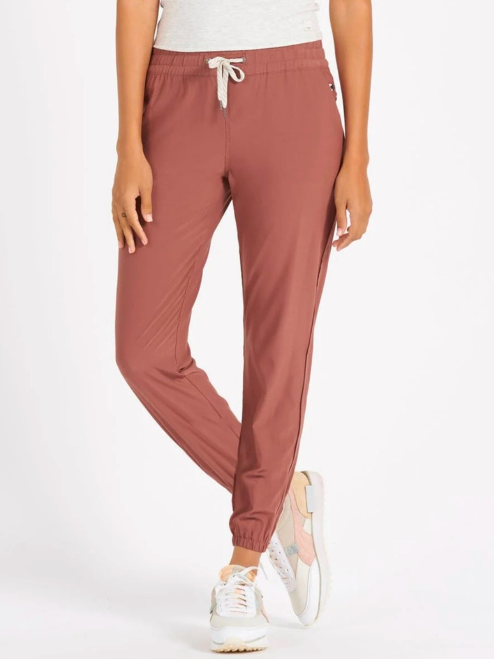 Vuori Weekend Drawstring Jogger in Terracotta Sz Medium